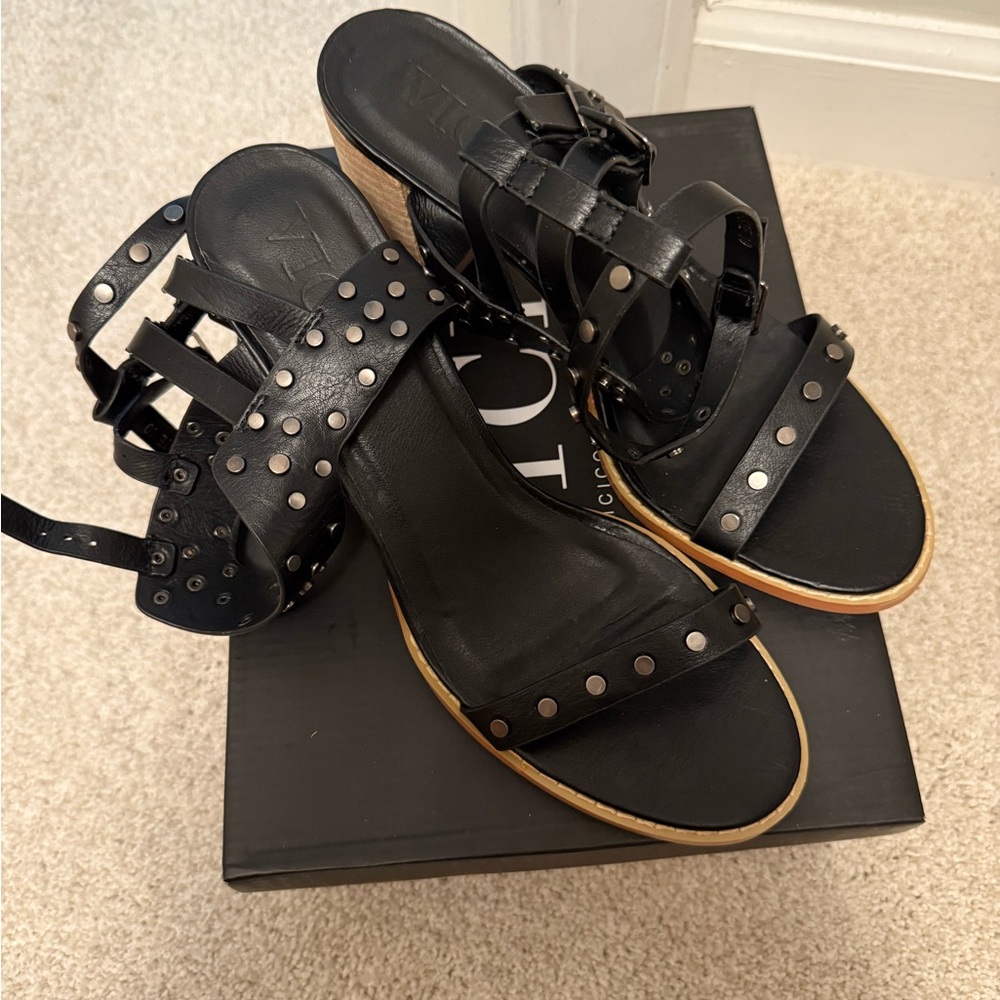 Vici Celeste Block Heel Sandal NWT